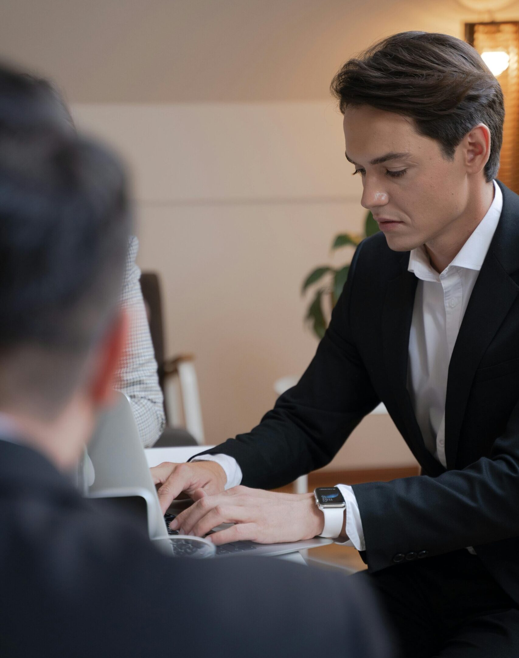close man on a laptop